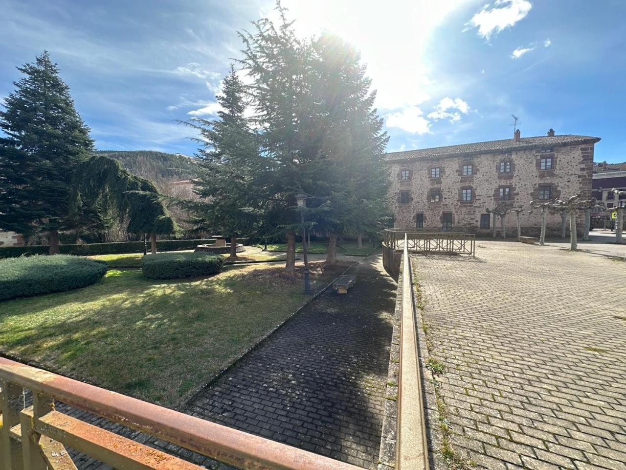 Hotel Y Albergue Real Fabrica De Ezcaray Bagian luar foto
