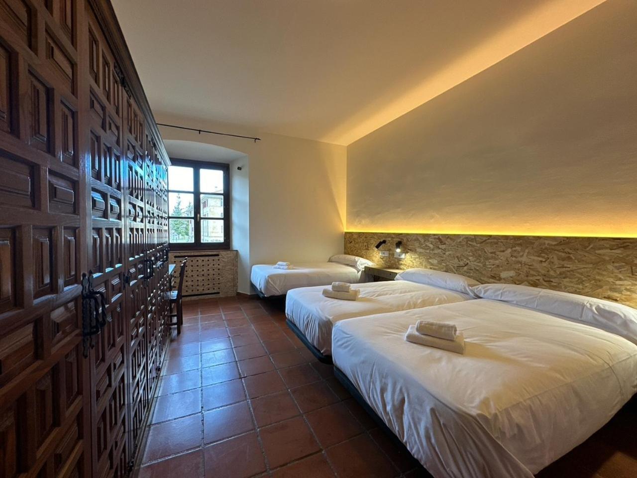 Hotel Y Albergue Real Fabrica De Ezcaray Bagian luar foto