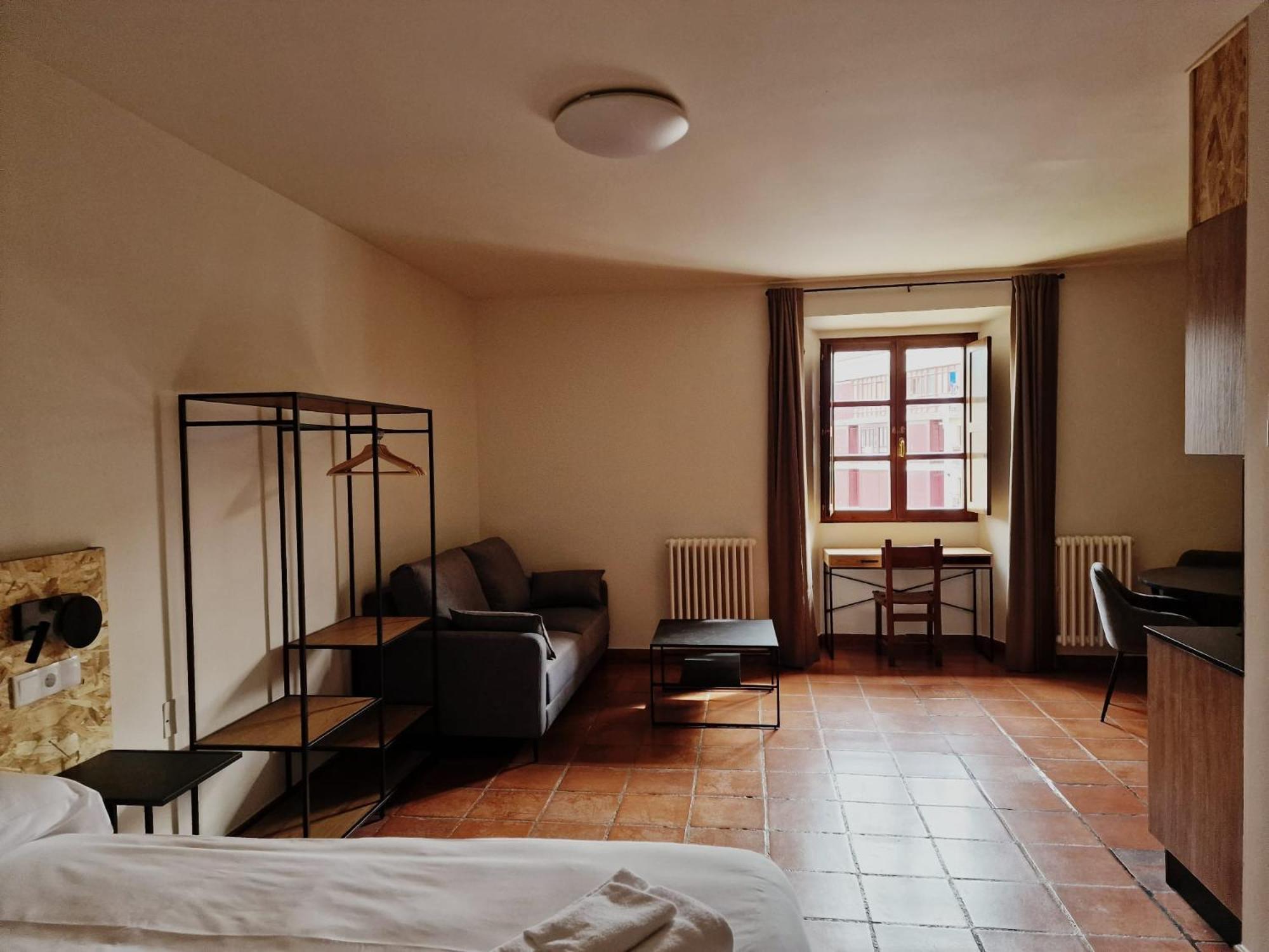 Hotel Y Albergue Real Fabrica De Ezcaray Bagian luar foto